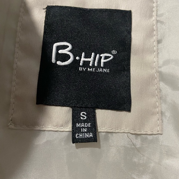 Beige Puffer Jacket - Picture 3 of 5